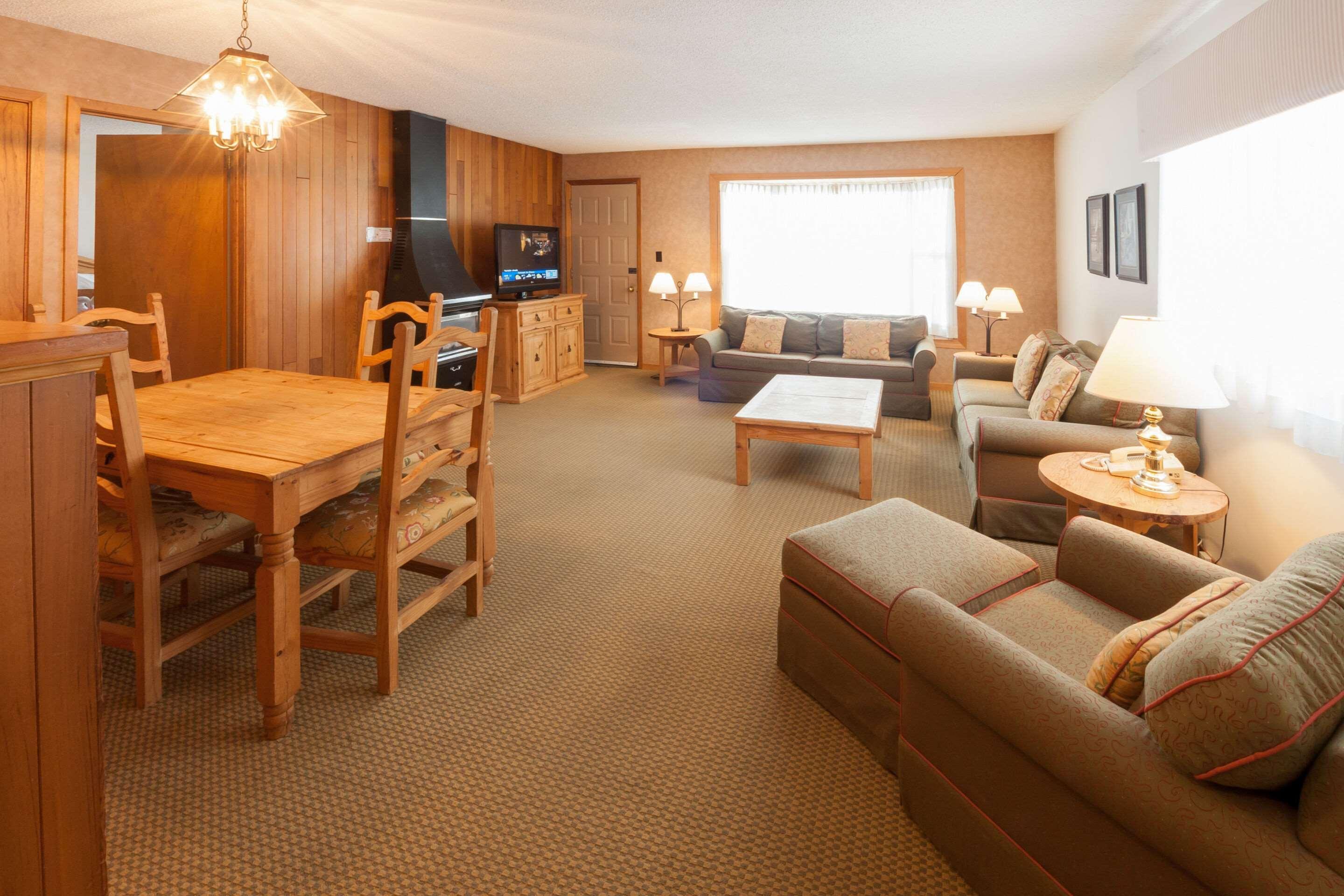 Pinestone Resort, Conference Centre, Spa & Golf Course Haliburton Eksteriør billede