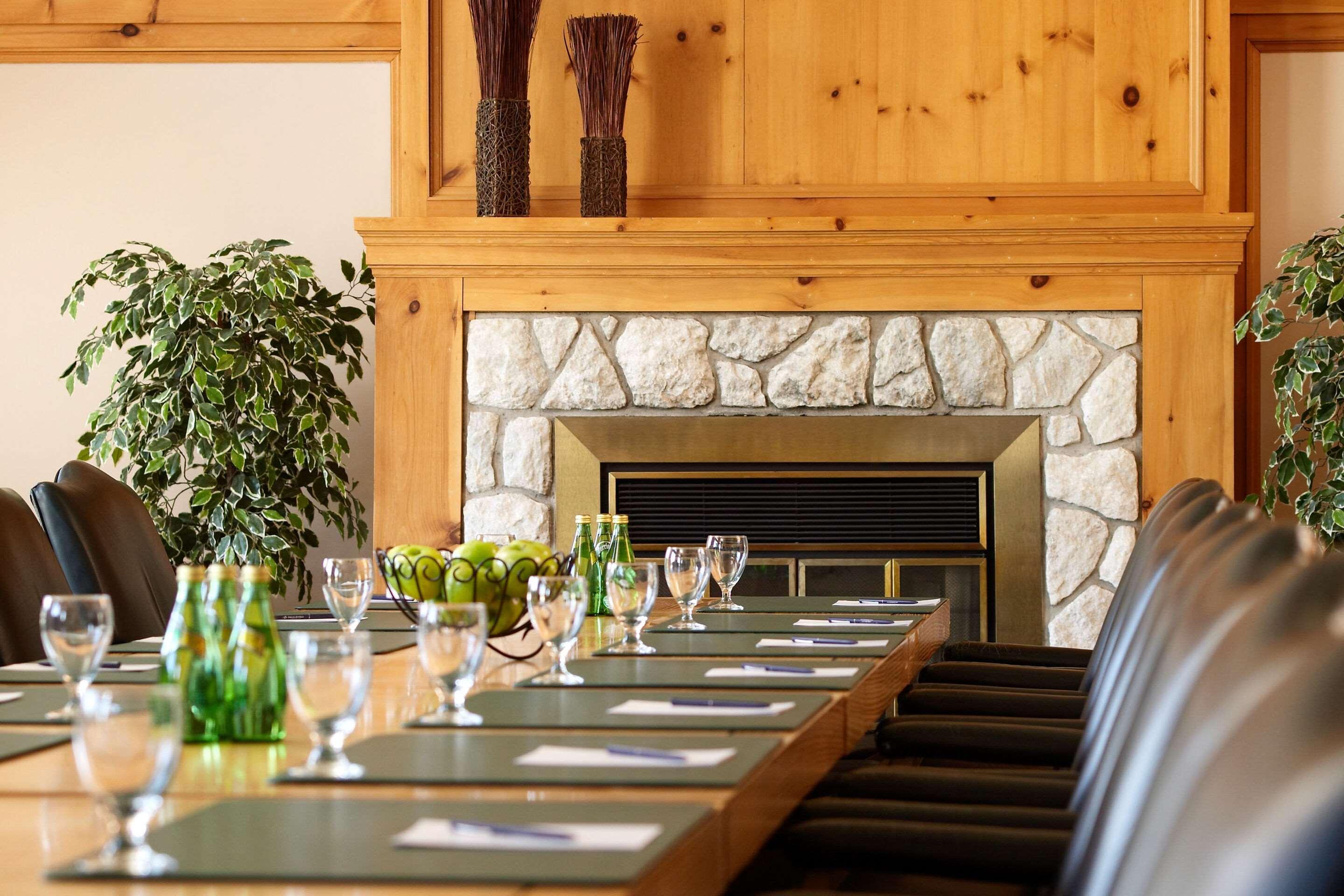 Pinestone Resort, Conference Centre, Spa & Golf Course Haliburton Eksteriør billede